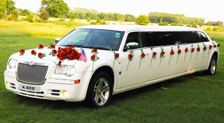 WAYS IN WHICH HIRING A LIMO CAN ENHANCE YOUR WEDDING DAY
