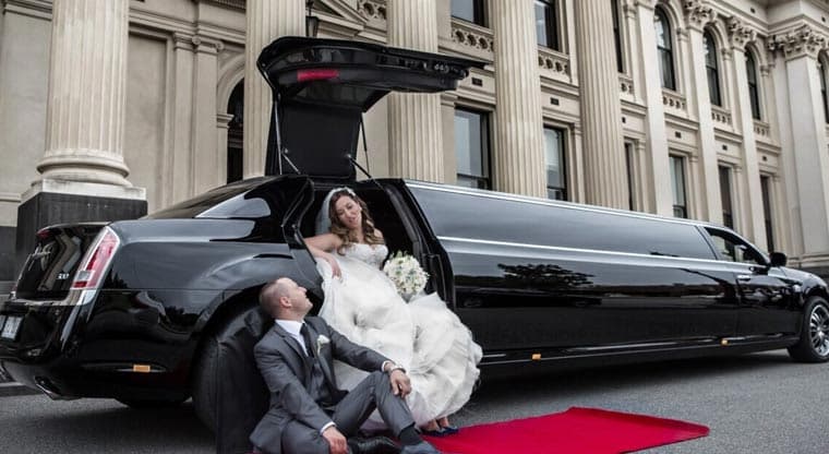 HOW HIRING A LIMOUSINE CAN ADD CHARM TO YOUR WEDDING