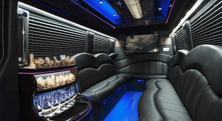 PROM LIMOUSINES AND WHY SHOULD YOU BOOK THEM?